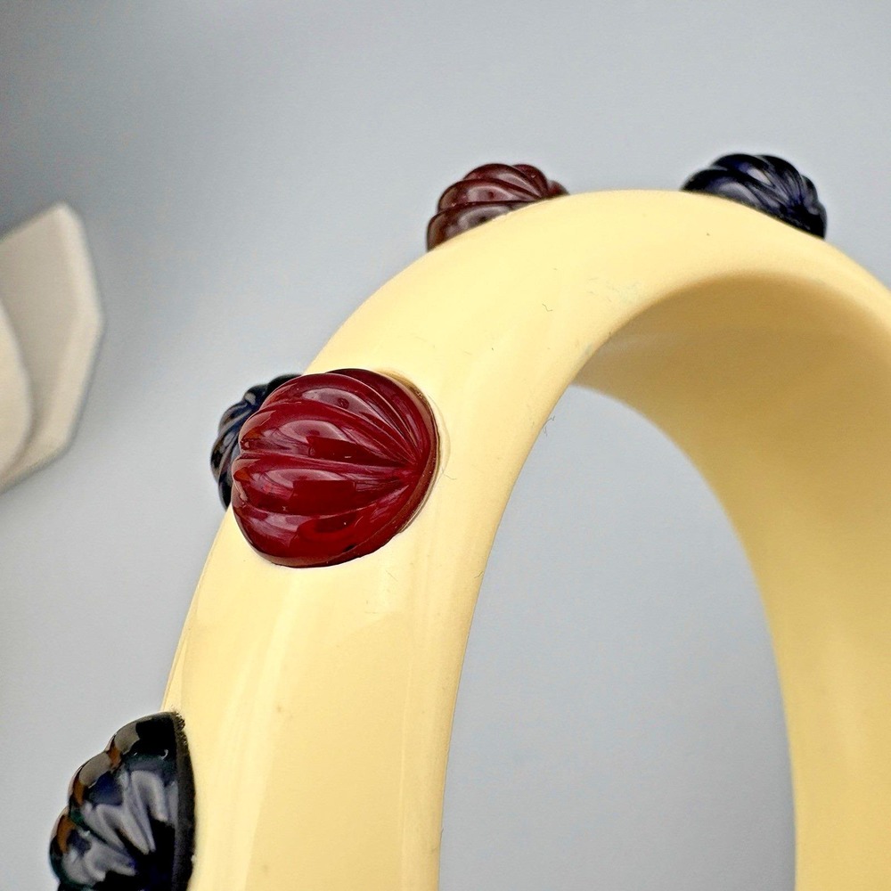 Vintage Kenneth J Lane KJL Chunky Bracelet Bangle Gripoix Stones Cream Blue Red - Picture 10 of 16